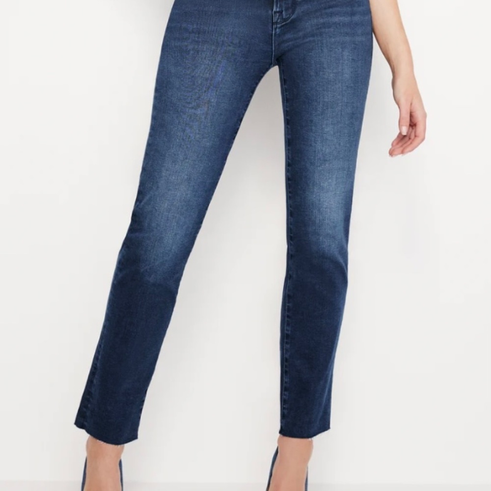 Good American Classic Slim Straight Jeans
